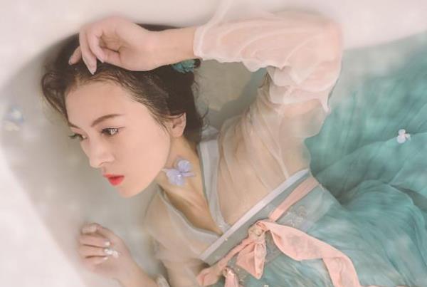 巨蟹男有好感的初期表现,巨蟹男喜欢女生的五官