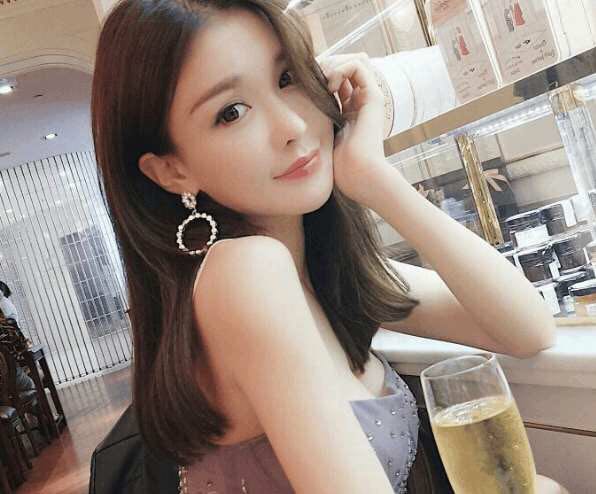 和女生约聊天话题
图1 和女生约聊天话题 图1