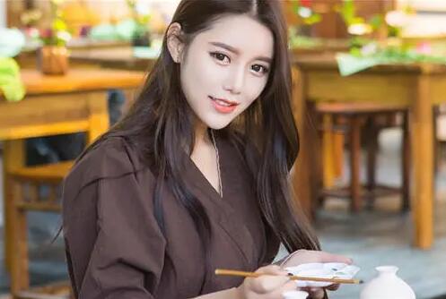 和女生聊天聊什么话题 和女生聊天聊什么话题