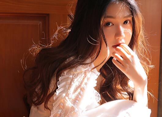 主动找女生聊天聊什么 主动找女生聊天聊什么