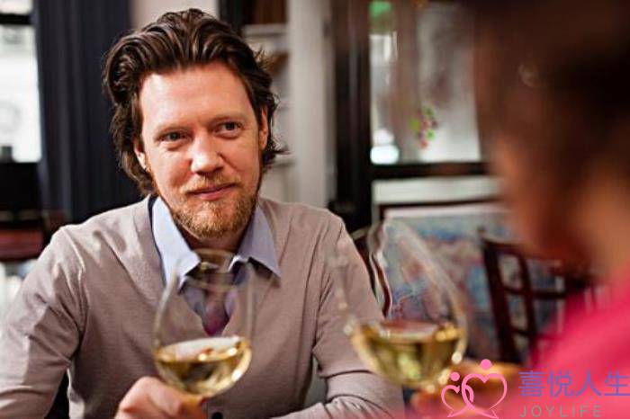 图片[1]-如何安慰心情不好的人，如何高效的安慰一个人-泡学网-喜悦人生,挽回婚姻,分手挽回,经验婚姻,情感挽回,情感咨询,分离小三,泡学书籍