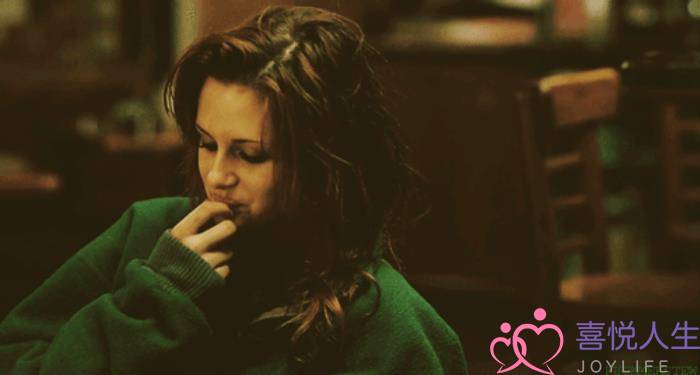 怎么追有点自卑的女生,自卑的人该怎么追求女生 怎么追有点自卑的女生,自卑的人该怎么追求女生